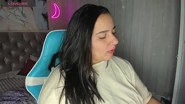 Snapshot of artemisa19 chatting on September 30, 2:16 am artemisa19 online show from September 30, 2:16 am