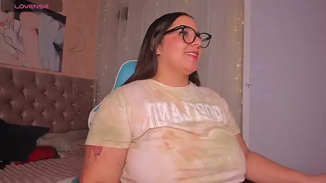 Snapshot of artemisa19 chatting on November 13, 4:22 am artemisa19 online show from November 13, 4:22 am