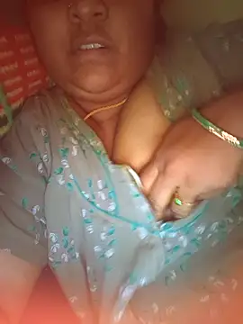 Snapshot of Villageanuty chatting on November 4, 1:21 pm Villageanuty online show from November 4, 1:21 pm