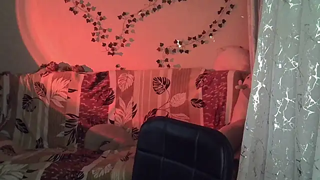 Lily Ember online show from November 26, 7:04 pm