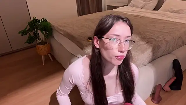 Kelly Berry   online show from October 16, 11:44 am