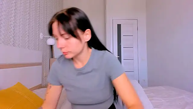 Snapshot of Elle_Pearl_ chatting on September 11, 6:13 am Elle Pearl online show from September 11, 6:13 am