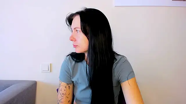 Snapshot of Elle_Pearl_ chatting on October 15, 6:13 am Elle Pearl online show from October 15, 6:13 am