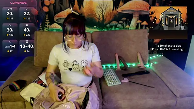 LunaBunny8 online show from October 7, 8:11 am