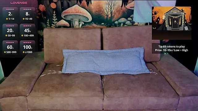 LunaBunny8 online show from October 14, 7:31 am