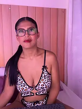 daphnevans online show from October 18, 3:53 am