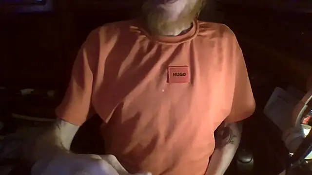 zipman92 online show from December 15, 6:12 pm