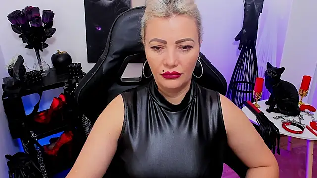 demisweet online show from February 10, 11:46 am