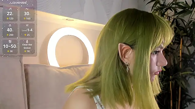 Molly Platt online show from November 18, 9:14 am