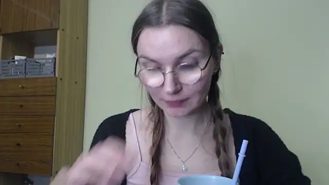 LooveELLYx online show from December 16, 8:37 pm