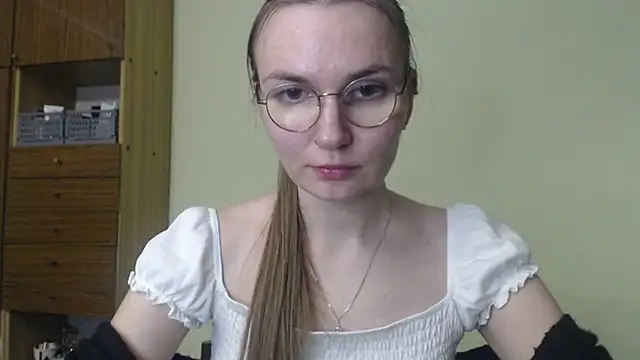 LooveELLYx online show from December 20, 5:40 pm