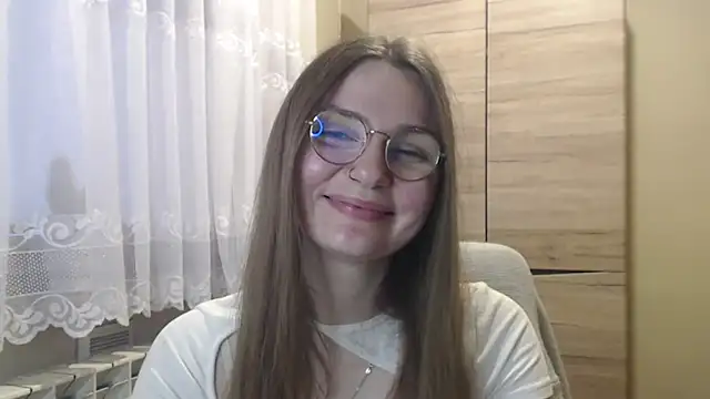 LooveELLYx online show from January 3, 7:49 am