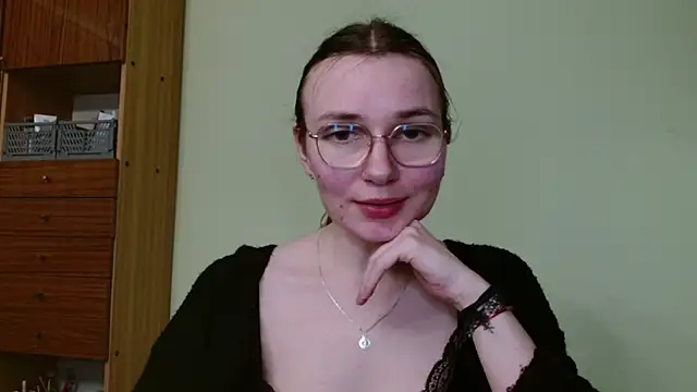 LooveELLYx online show from February 5, 6:04 pm