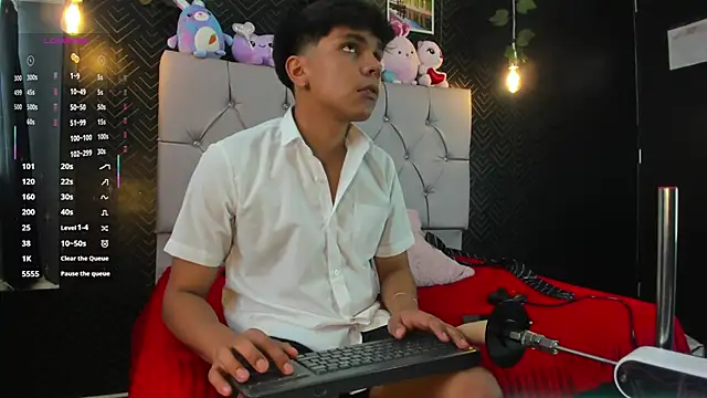 Snapshot of Thiago_Kozak chatting on September 15, 1:00 pm Thiago Kozak online show from September 15, 1:00 pm