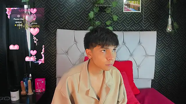 Snapshot of Thiago_Kozak chatting on October 17, 12:30 pm Thiago Kozak online show from October 17, 12:30 pm