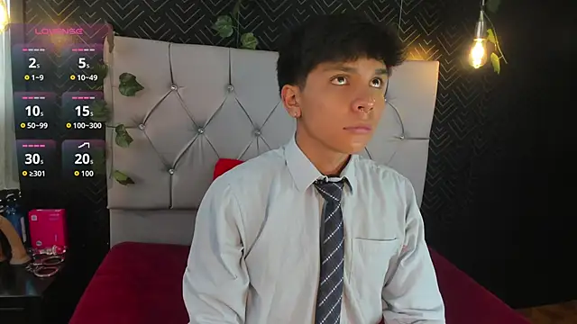 Snapshot of Thiago_Kozak chatting on October 22, 12:38 pm Thiago Kozak online show from October 22, 12:38 pm