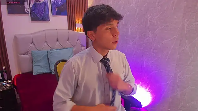 Snapshot of Thiago_Kozak chatting on October 23, 1:43 pm Thiago Kozak online show from October 23, 1:43 pm