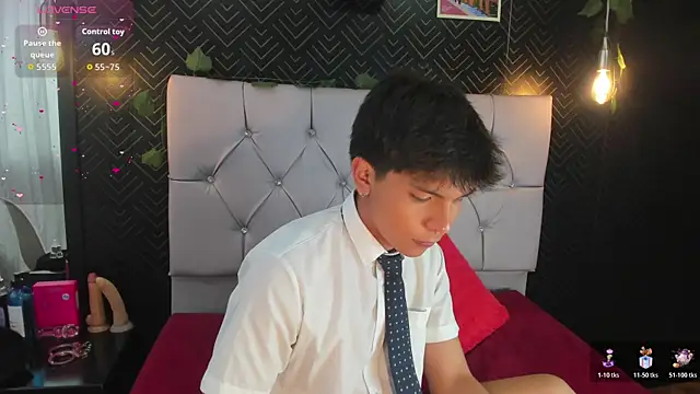 Snapshot of Thiago_Kozak chatting on October 29, 1:02 pm Thiago Kozak online show from October 29, 1:02 pm