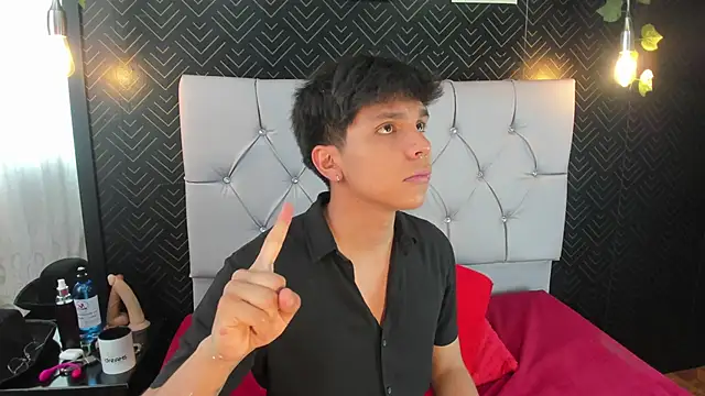 Snapshot of Thiago_Kozak chatting on October 30, 3:24 pm Thiago Kozak online show from October 30, 3:24 pm