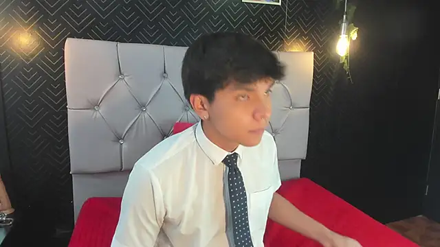 Snapshot of Thiago_Kozak chatting on November 8, 12:38 pm Thiago Kozak online show from November 8, 12:38 pm