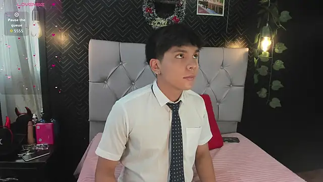 Snapshot of Thiago_Kozak chatting on November 20, 12:38 pm Thiago Kozak online show from November 20, 12:38 pm