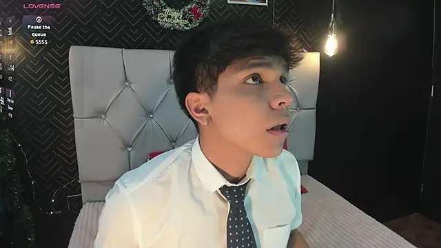 Snapshot of Thiago_Kozak chatting on November 27, 12:29 pm Thiago Kozak online show from November 27, 12:29 pm