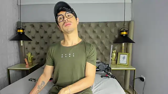 BryCams3 online show from September 19, 2:35 am