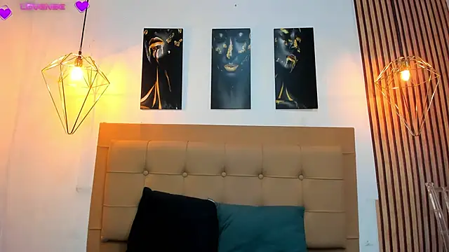 alesziarose online show from September 17, 8:10 pm