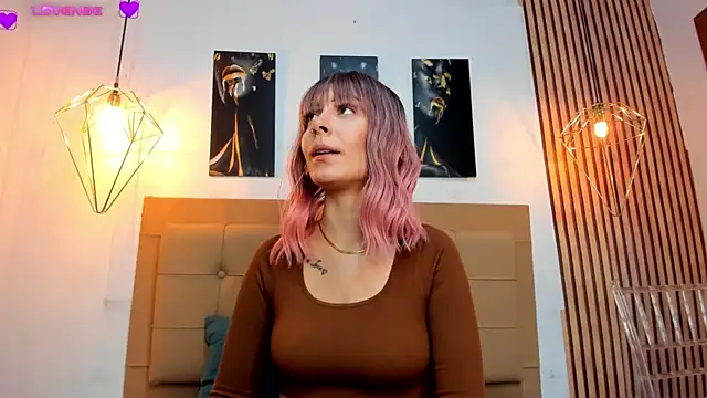 alesziarose online show from September 18, 8:00 pm