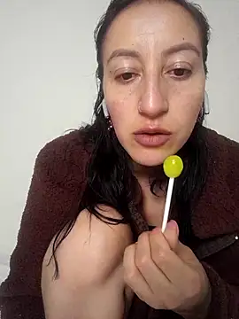 Snapshot of Oriana111 chatting on November 14, 4:33 am Oriana111 online show from November 14, 4:33 am