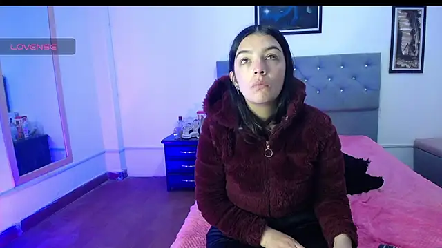 Esmeraldaa- online show from September 17, 5:09 am