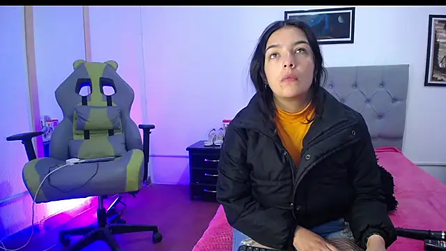 Esmeraldaa- online show from September 25, 5:33 am