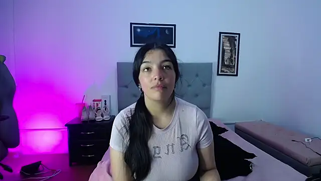 Esmeraldaa- online show from October 24, 4:20 am