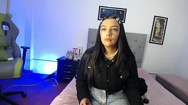 Esmeraldaa- online show from October 27, 4:27 am