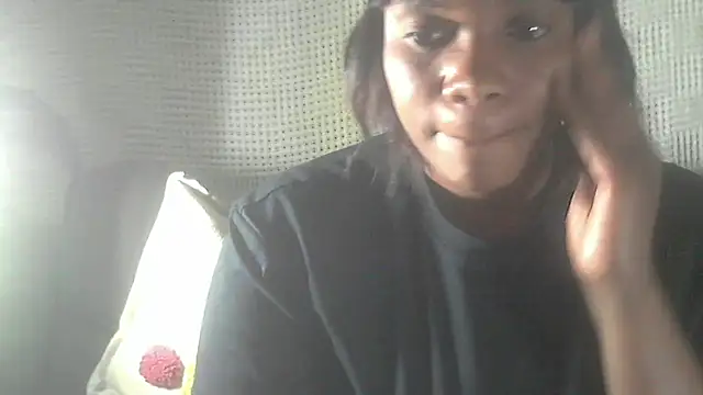 Snapshot of sexythae32 chatting on December 15, 6:45 pm sexythae32 online show from December 15, 6:45 pm