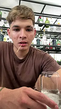 Snapshot of RobinLenoxx chatting on December 3, 9:02 pm RobinLenoxx online show from December 3, 9:02 pm