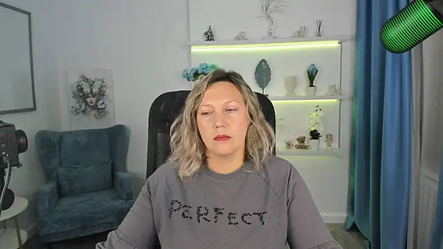 NinaStarle online show from September 18, 4:58 am