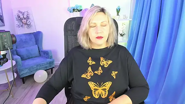 NinaStarle online show from December 1, 4:39 am