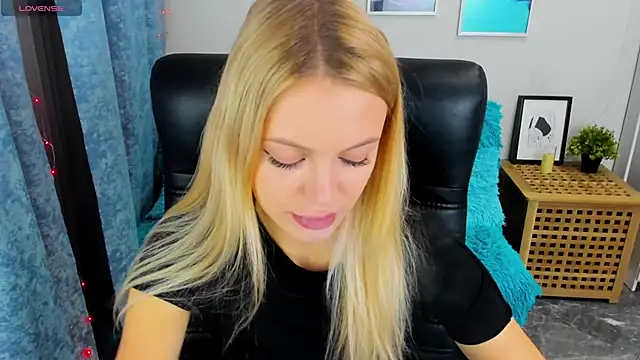 Snapshot of KatherineePierce chatting on September 24, 4:21 pm KatherineePierce online show from September 24, 4:21 pm