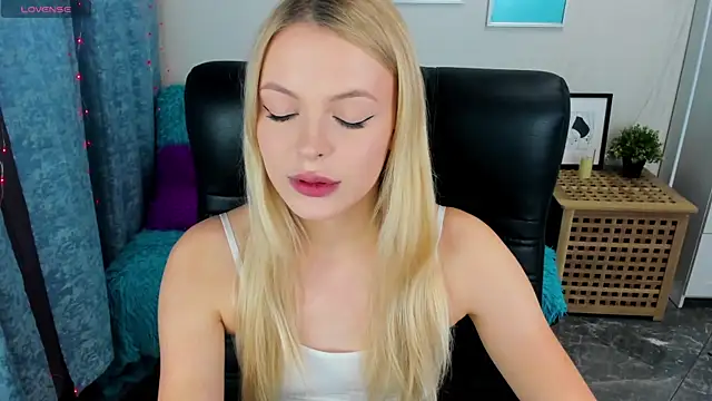 Snapshot of KatherineePierce chatting on October 3, 4:59 pm KatherineePierce online show from October 3, 4:59 pm