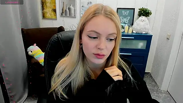 Snapshot of KatherineePierce chatting on October 20, 5:35 pm KatherineePierce online show from October 20, 5:35 pm