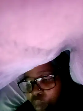 ShySexyBaddiexx online show from November 10, 1:32 pm