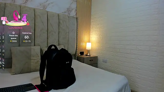 Snapshot of kiarazafira chatting on September 18, 10:17 am kiarazafira online show from September 18, 10:17 am