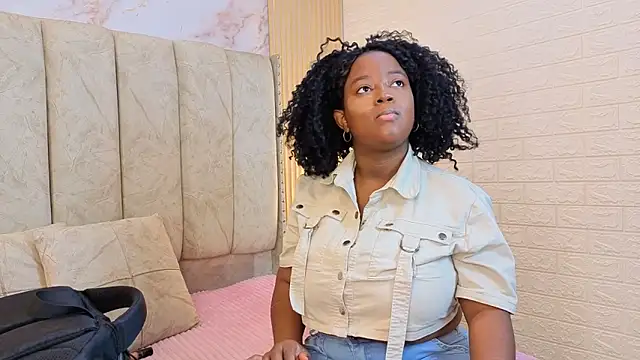 Snapshot of kiarazafira chatting on October 4, 10:46 am kiarazafira online show from October 4, 10:46 am