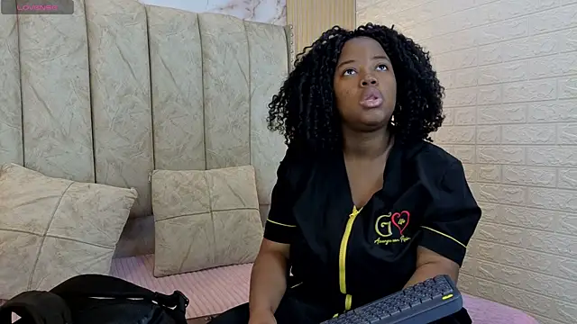 Snapshot of kiarazafira chatting on October 7, 11:18 am kiarazafira online show from October 7, 11:18 am