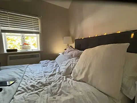 FrancescaXO online show from October 22, 12:05 pm