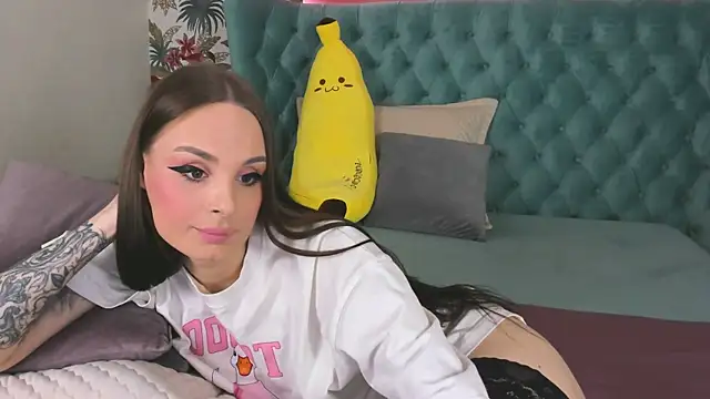 Snapshot of NaughtyLoryy chatting on October 29, 8:27 am NaughtyLoryy online show from October 29, 8:27 am