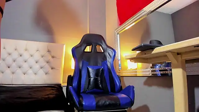 Snapshot of MiaMalkoba chatting on November 20, 12:49 pm MiaMalkoba online show from November 20, 12:49 pm