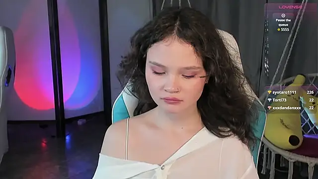 EmilyChaves online show from October 11, 2:33 am