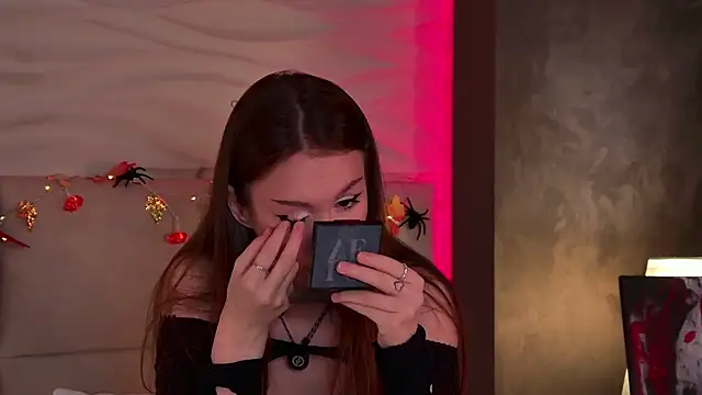 Snapshot of DianaGlow chatting on October 20, 2:39 pm DianaGlow online show from October 20, 2:39 pm